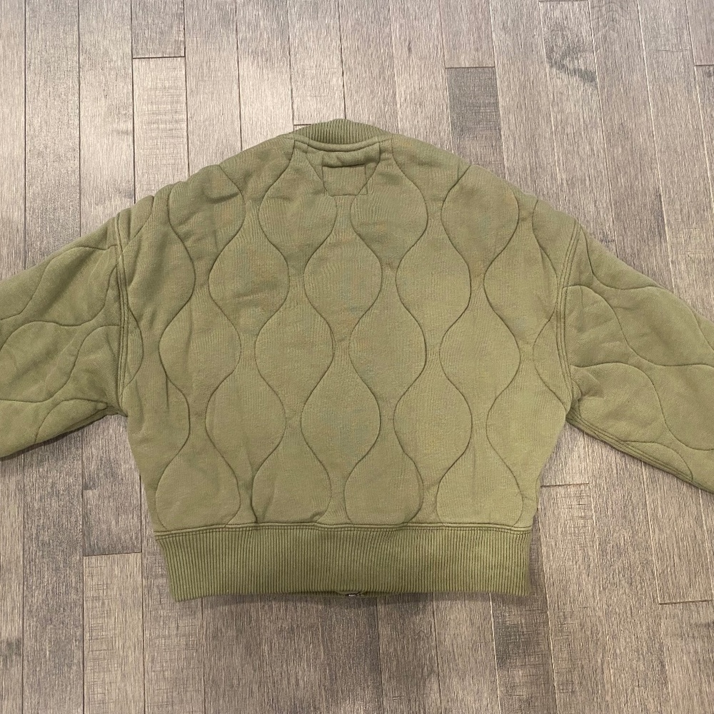 🚫SOLD🚫 NWT Abercrombie & Fitch Onion-Quilted Bomber Jacket - Picture 2 of 8